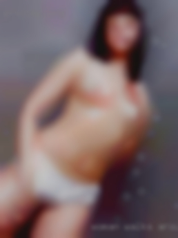 Woman walks around swingers nude and masturbates from Donna TX.